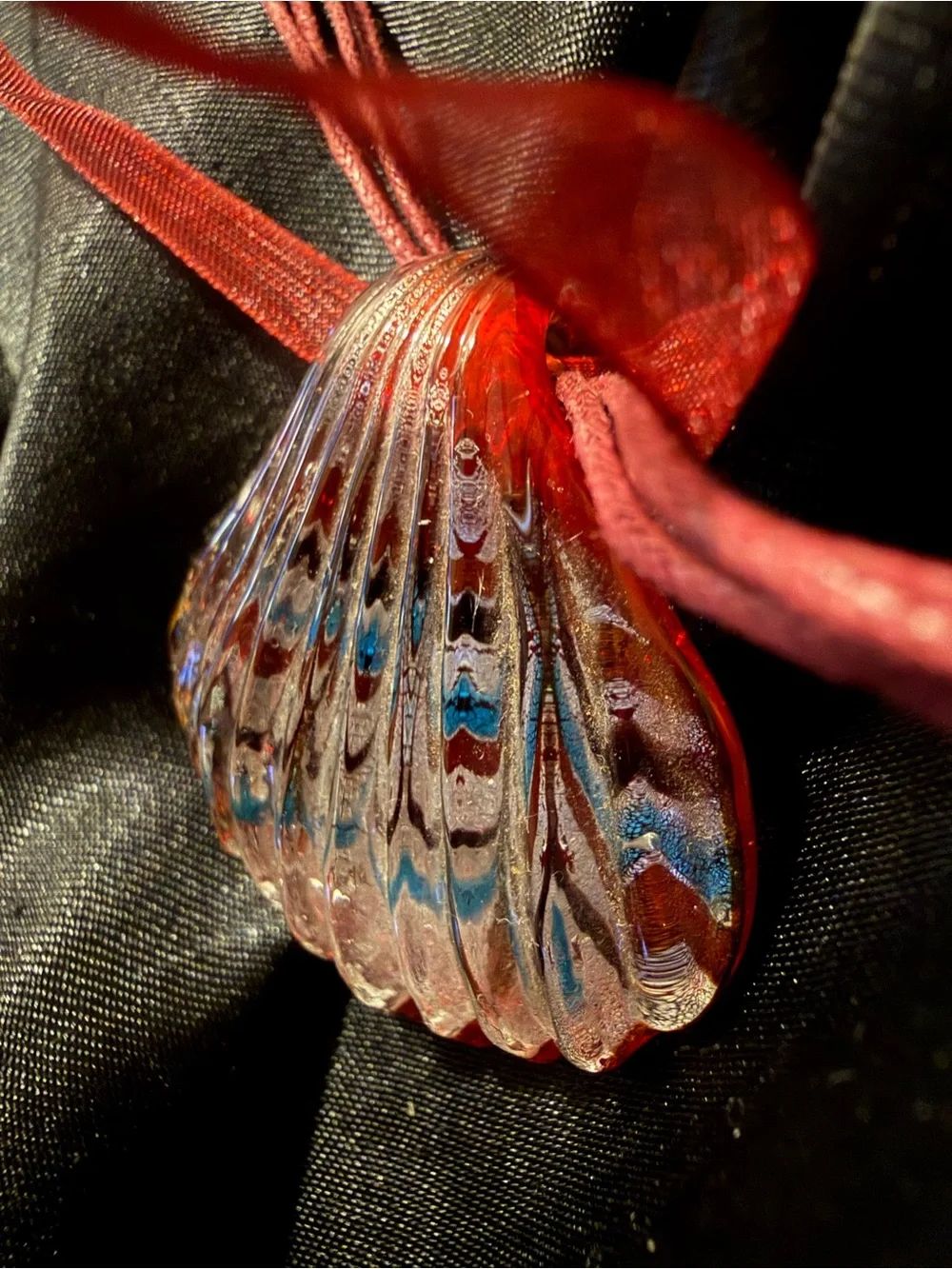 Handcrafted VTG Red Art Glass Shell Pendant Ribboned Necklace